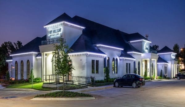 Led lights around the commercial property is the newest landscaping industry trend
